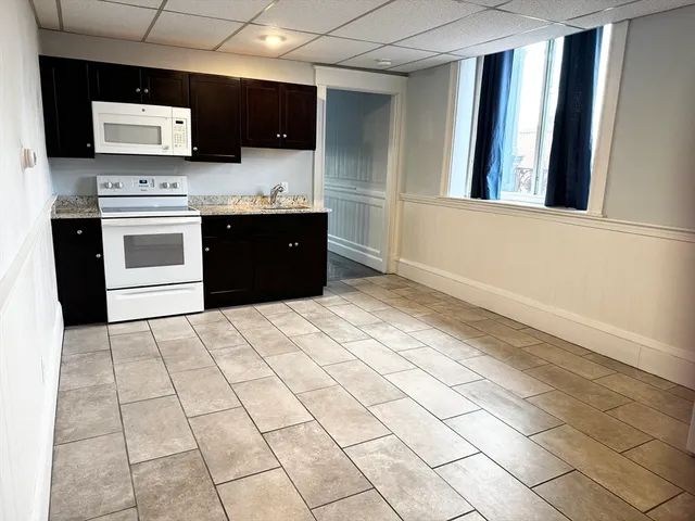 $1,400 | 9 Taunton Green, Unit 4, Taunton, MA 02780