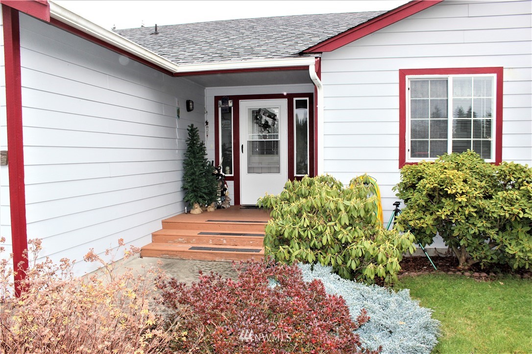 8934 Alyson Lane Southwest Rochester, WA 98579 - Photo 3 of 37
