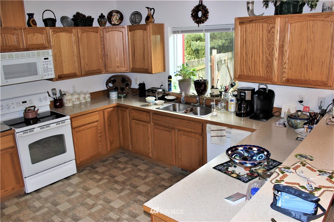 8934 Alyson Lane Southwest Rochester, WA 98579 - Photo 7 of 37