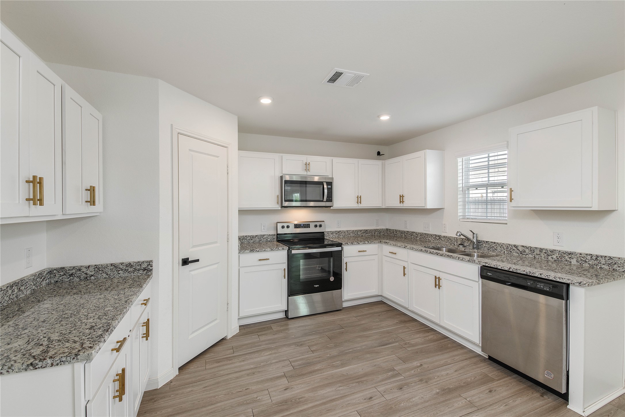 6037 Toby Bend Bryan, TX 77807 - Photo 10 of 22 Gallery Image 10