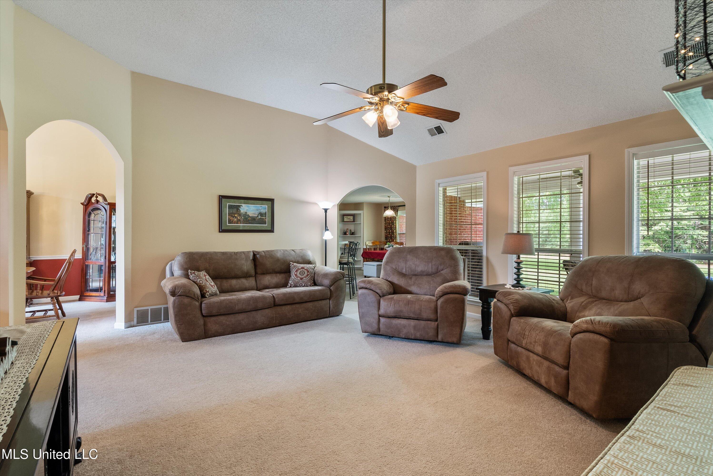 1283 Caleb Lane Coldwater, MS 38618 - Photo 16 of 39 Great Room