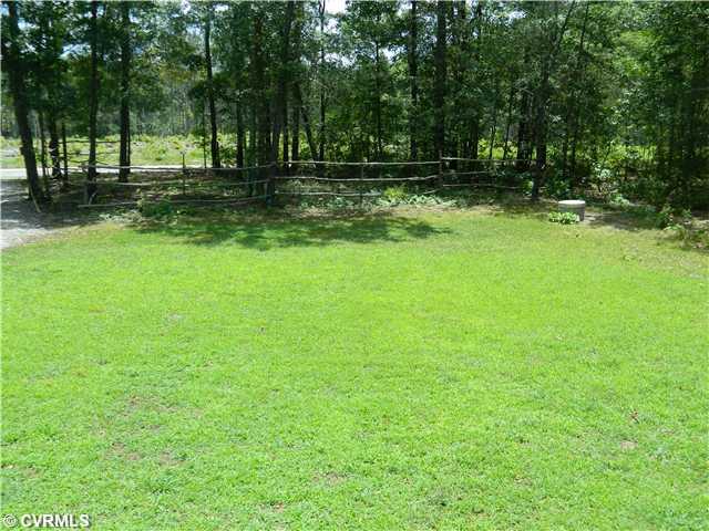10758 Vaughan Road Petersburg, VA 23805 - Photo 3 of 4 Yard/Garden