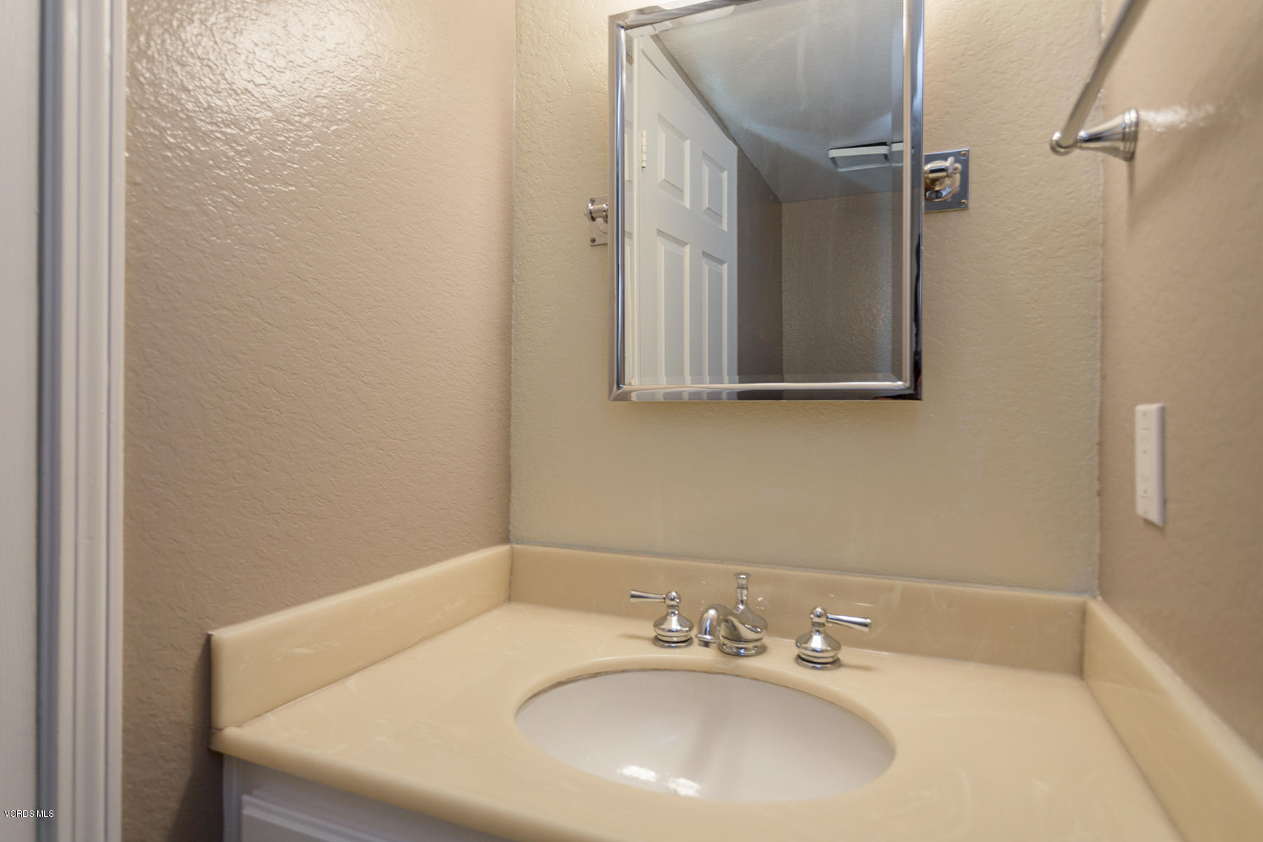 1806 Rory Lane, Unit 7 Simi Valley, CA 93063 - Photo 11 of 24 Rory13-mls