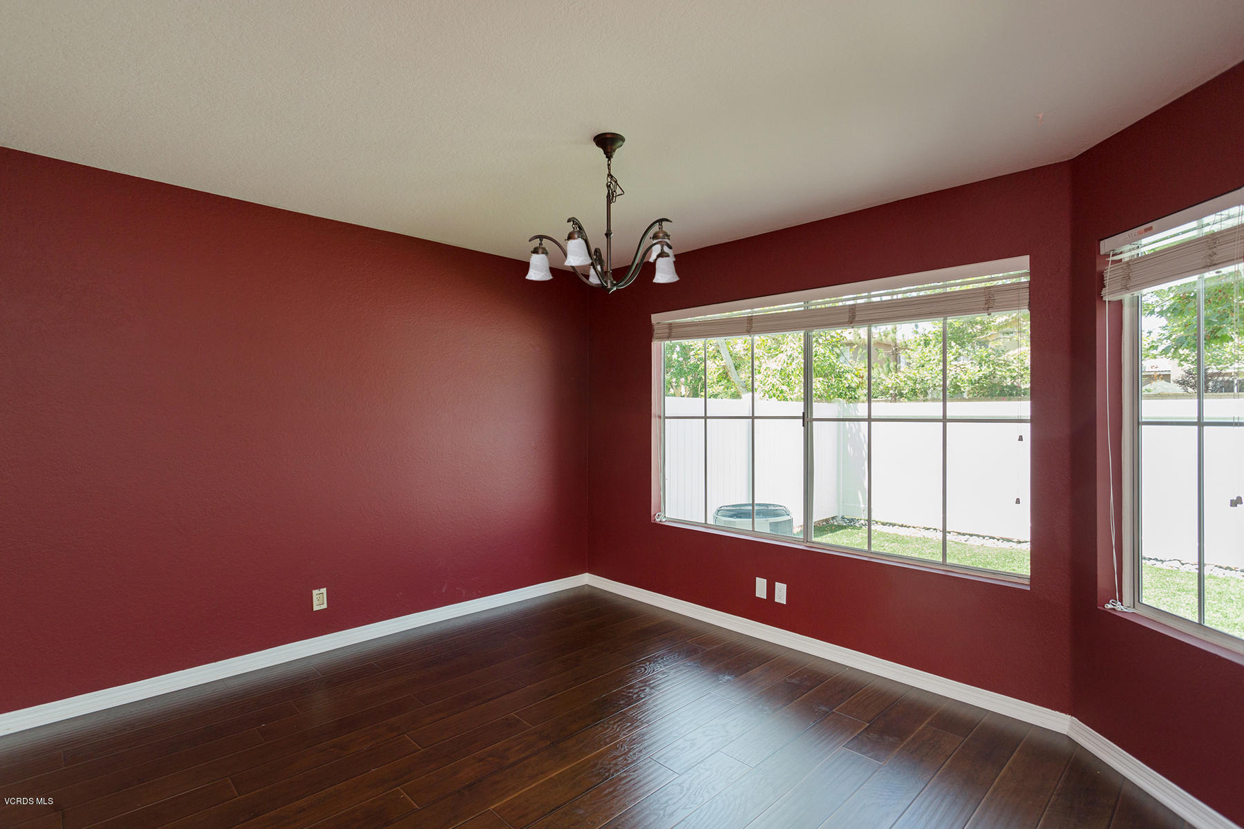 1806 Rory Lane, Unit 7 Simi Valley, CA 93063 - Photo 5 of 24 Rory5lights-mls