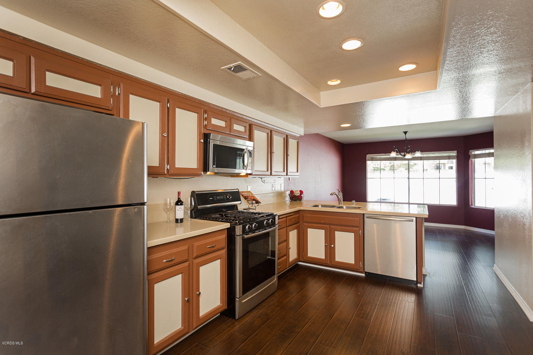 1806 Rory Lane, Unit 7 Simi Valley, CA 93063 - Photo 9 of 24 Rory9-mls