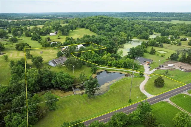 $860,000 | 35705 East R D Mize Road, Oak Grove, MO 64075