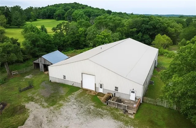 $860,000 | 35705 East R D Mize Road, Oak Grove, MO 64075