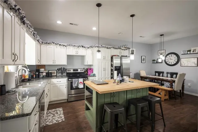 $860,000 | 35705 East R D Mize Road, Oak Grove, MO 64075