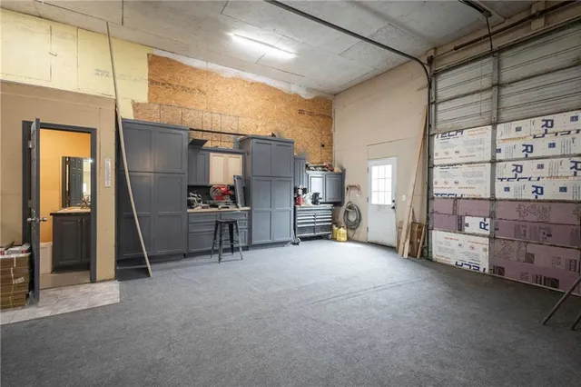 $860,000 | 35705 East R D Mize Road, Oak Grove, MO 64075