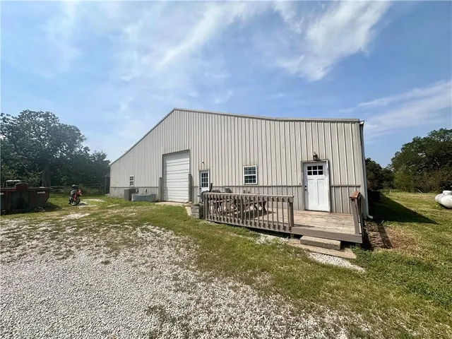 $860,000 | 35705 East R D Mize Road, Oak Grove, MO 64075