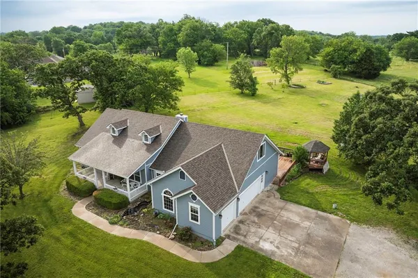 $840,000 | 35705 East R D Mize Road, Oak Grove, MO 64075