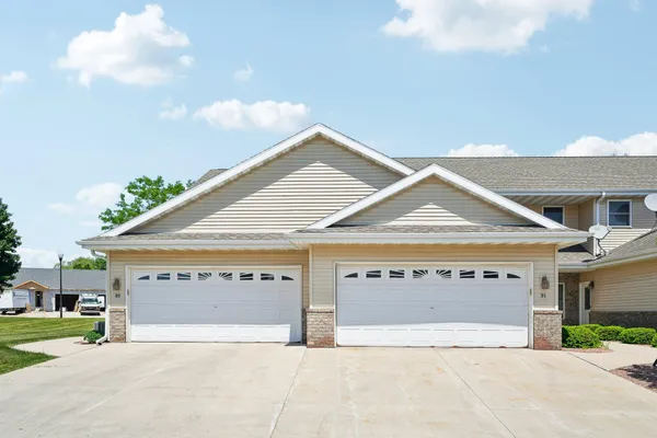 $329,900 | 865 Prairie Gardens, Unit 91, Kewaskum, WI 53040