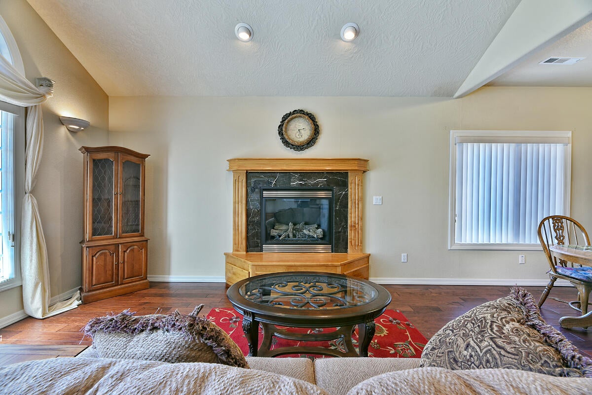 1073 Coral Ridge Eagle Point, OR 97524 - Photo 14 of 33 15
