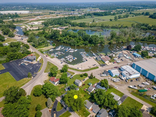 $49,900 | 7902 Lake Breeze Drive, Monroe, MI 48161