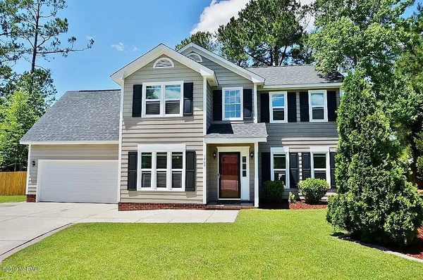 $1,850 | 408 Hampshire Place, Jacksonville, NC 28546
