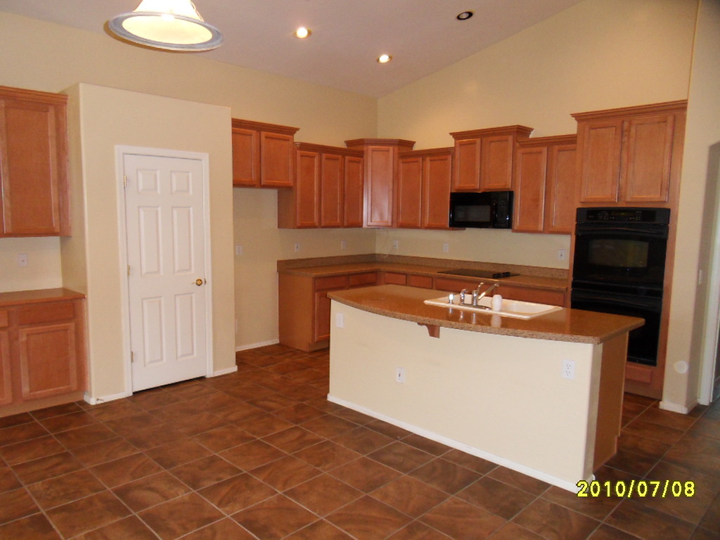 3154 South Martingale Road Gilbert, AZ 85295 - Photo 8 of 12 Kitchen