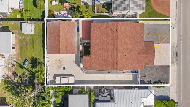 a view of a back yard of the house