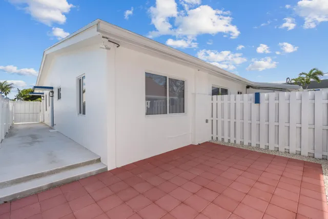 $1,100,000 | 1539-1541 Northeast 15th Avenue, Fort Lauderdale, FL 33304