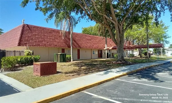 $2,650 | 21821 South Heritage Circle, Unit 1, Pembroke Pines, FL 33029