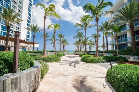 $590,000 | 6801 Collins Avenue, Unit 1415, Miami Beach, FL 33141