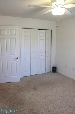 a view of empty room with window