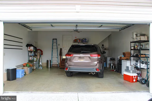 a view of empty room with window