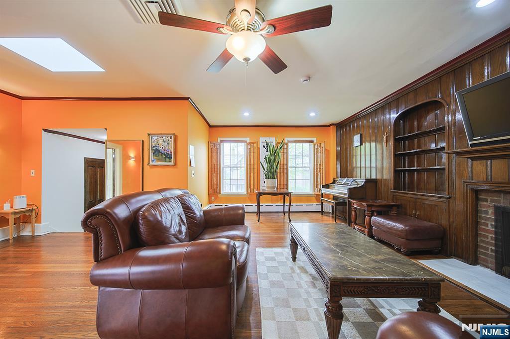 586 Hillside Street Ridgefield, NJ 07657 - Photo 12 of 46