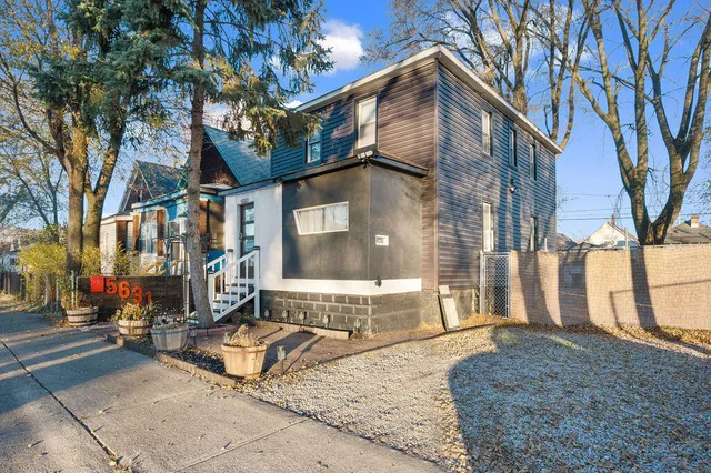 a house view with a outdoor space