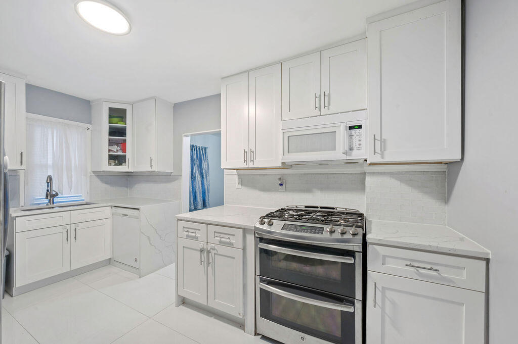 5631 Alice Avenue Hammond, IN 46320 - Photo 6 of 26 a kitchen with white cabinets and appliances