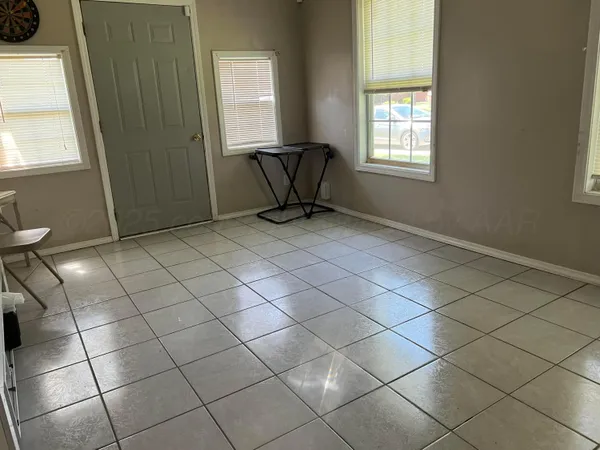 a view of a livingroom with window