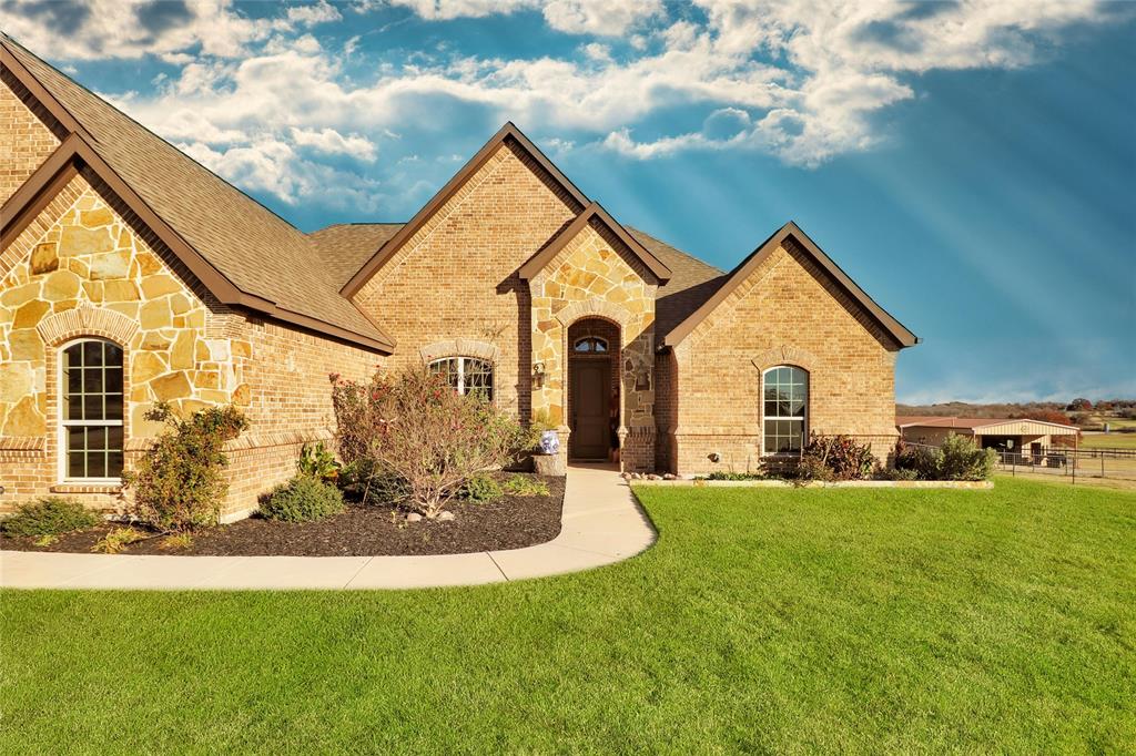 694 Jennings Lane Azle, TX 76020 - Photo 2 of 13 Gallery Image 2