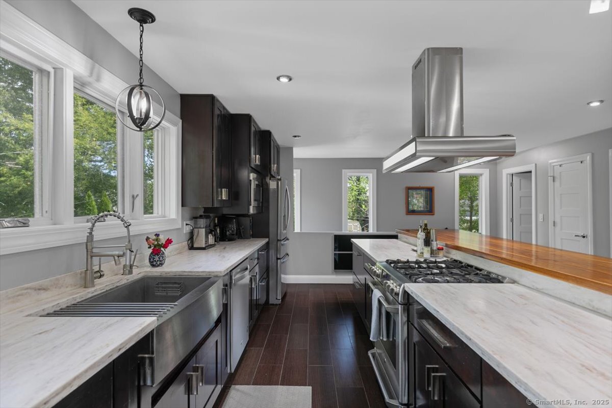 33 Jefferson Place Branford, CT 06405 - Photo 5 of 37