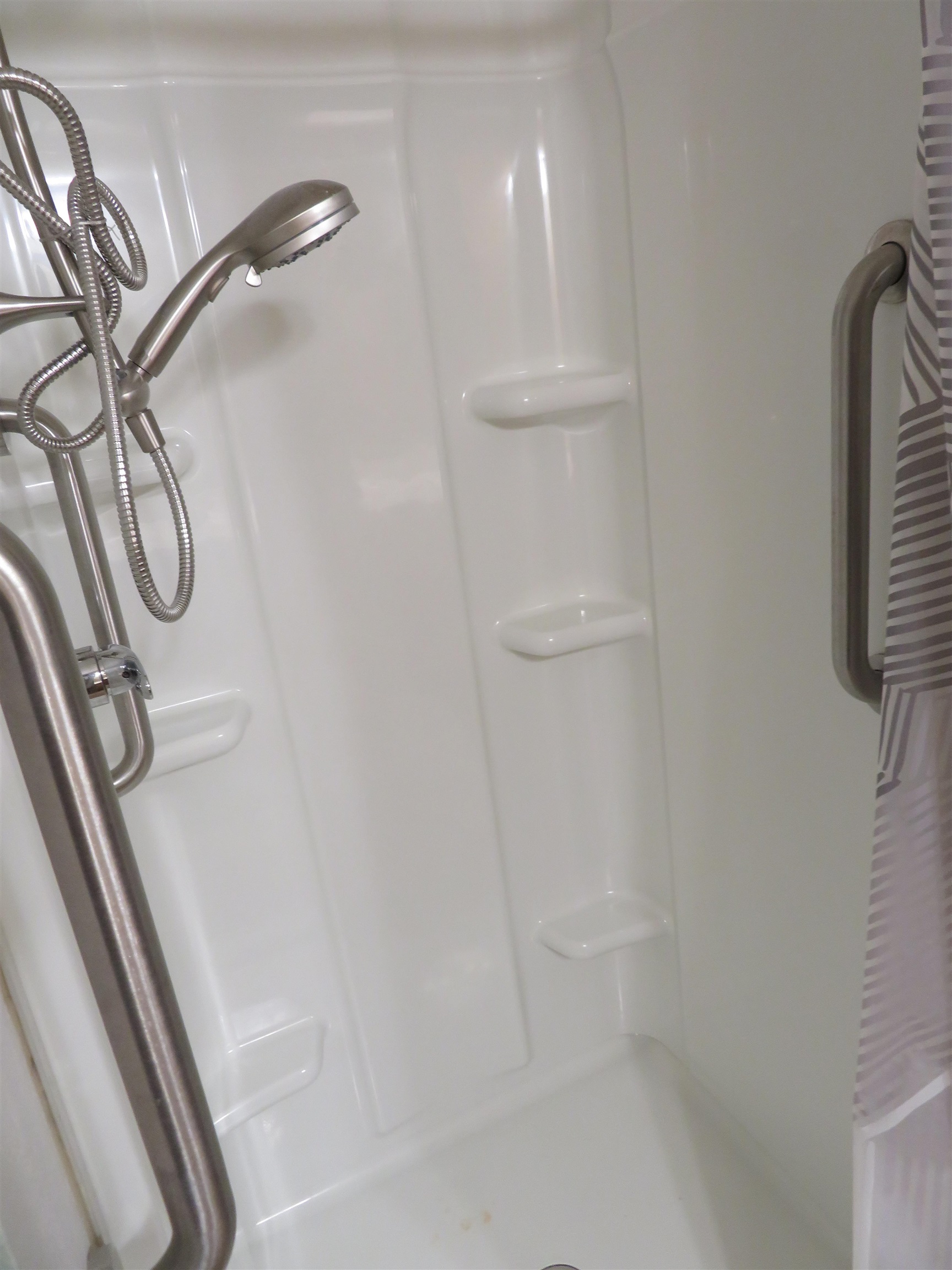 435 32 Road, Unit 508 Clifton, CO 81520 - Photo 19 of 26 a bathroom with a shower