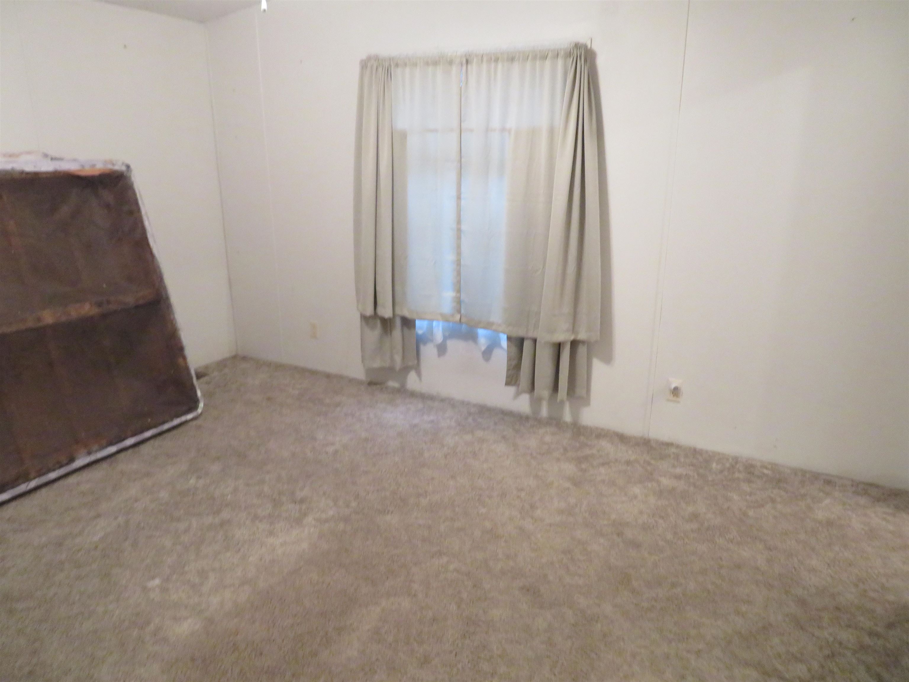 435 32 Road, Unit 508 Clifton, CO 81520 - Photo 21 of 26 an empty room with windows