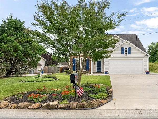 $330,000 | 1000 Kerry Greens Drive, Matthews, NC 28104