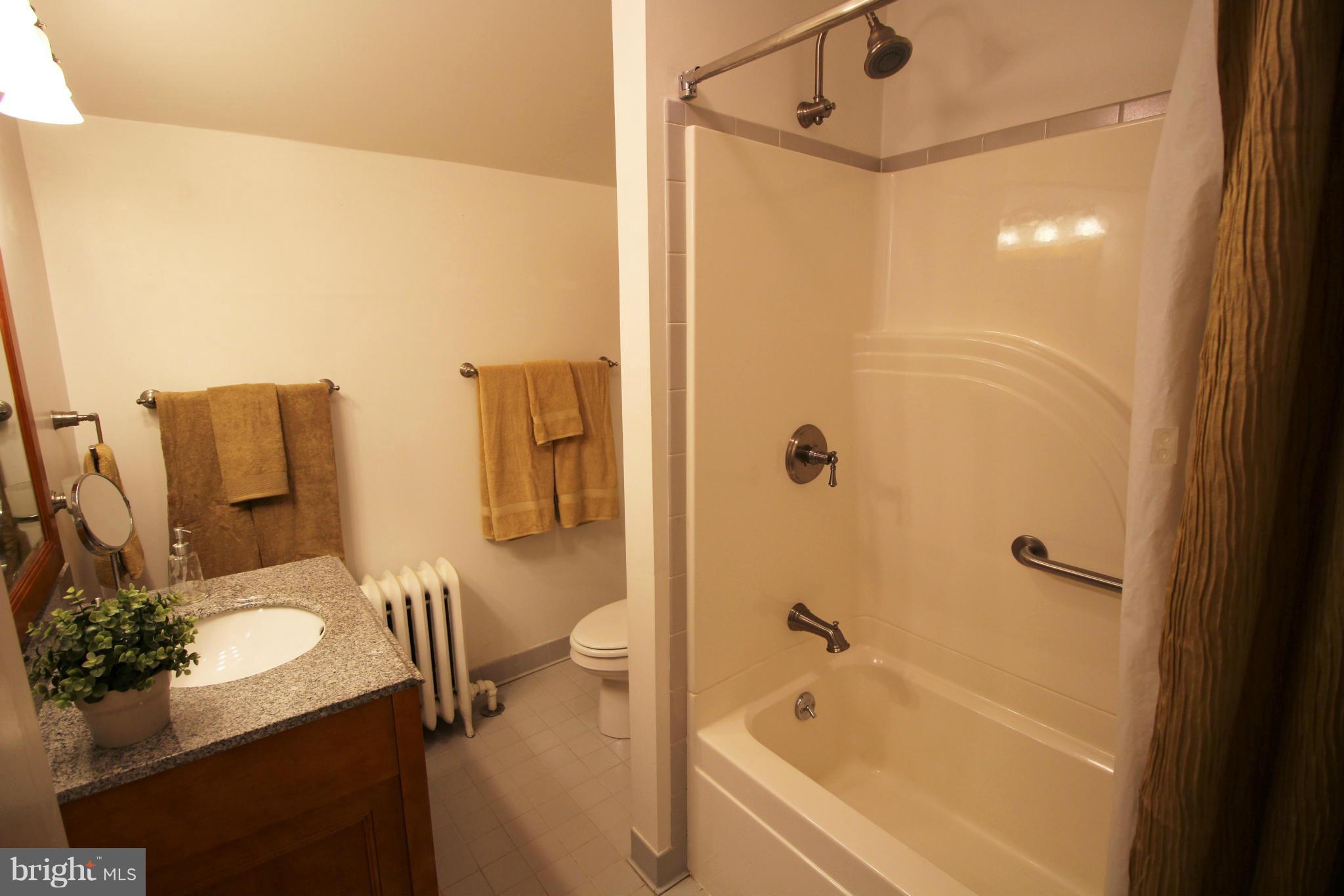 196 Oakdale Road Baltimore, MD 21210 - Photo 21 of 28 Bath