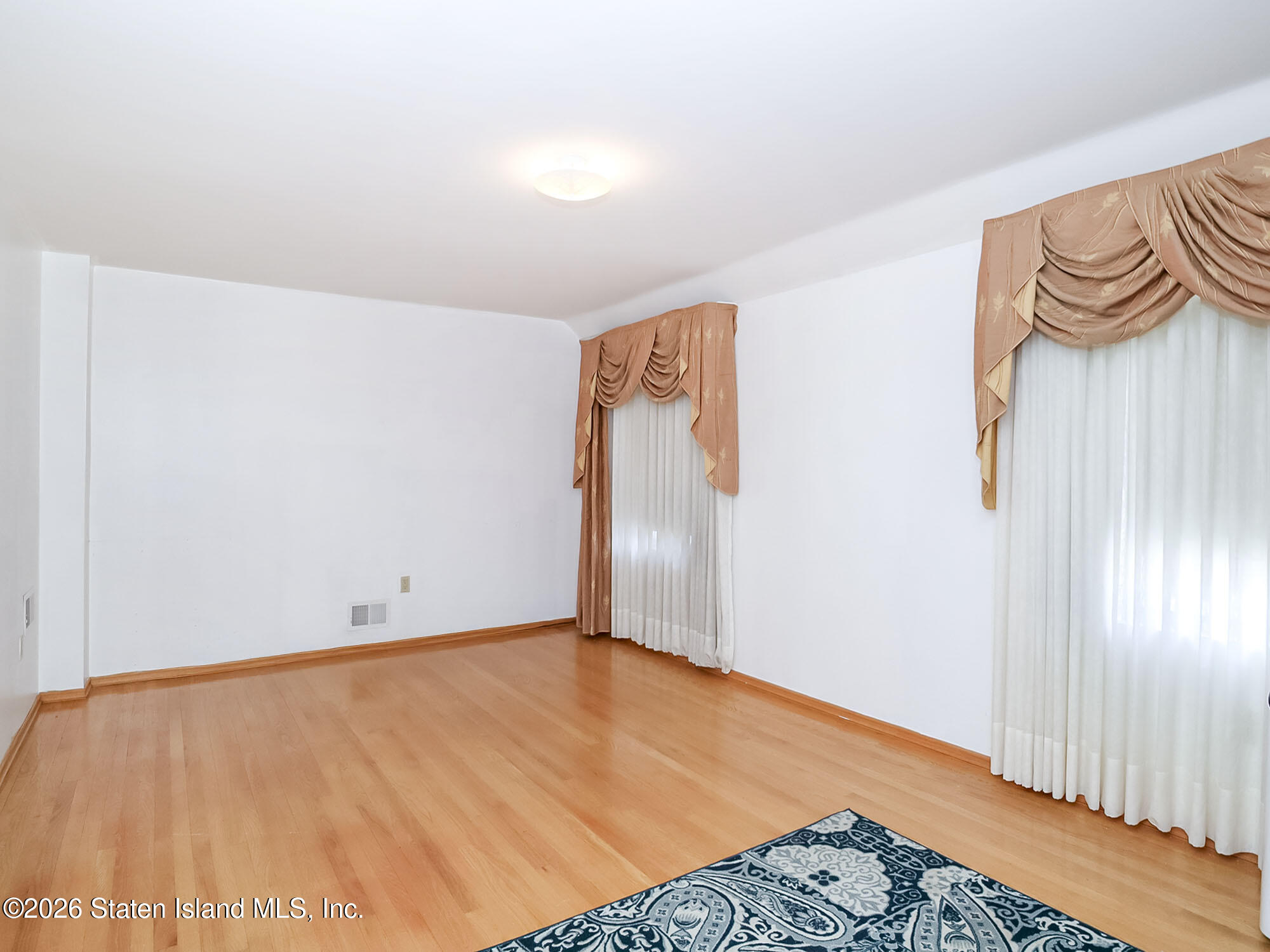 45 Fairlawn Loop Staten Island, NY 10308 - Photo 15 of 49 a view of an empty room