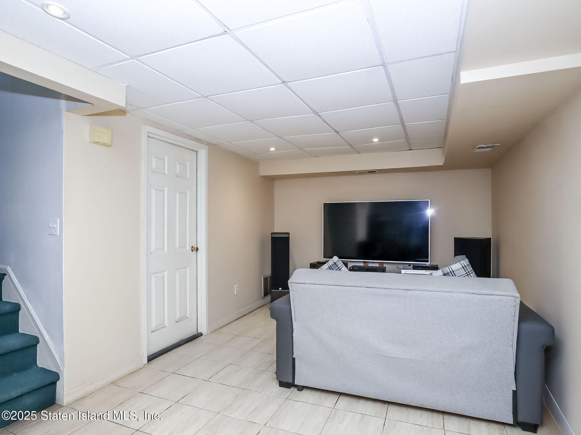 45 Fairlawn Loop Staten Island, NY 10308 - Photo 28 of 49 a view of living room with furniture and a flat screen tv