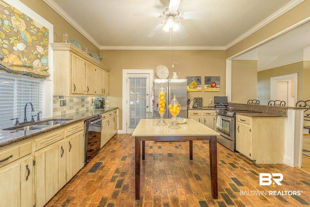 258 Chidester Avenue Mobile, AL 36607 - Photo 4 of 16