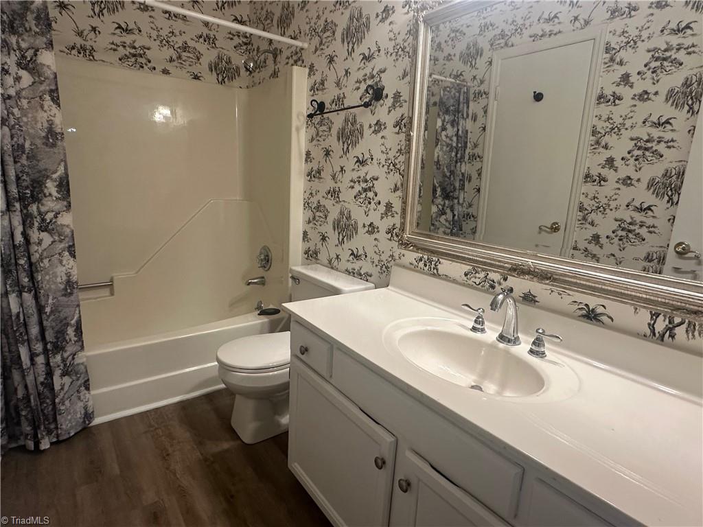 222 Ridge Forest Court Winston-Salem, NC 27104 - Photo 13 of 29 Main bath