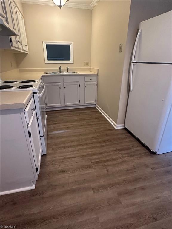 222 Ridge Forest Court Winston-Salem, NC 27104 - Photo 6 of 29 Kitchen