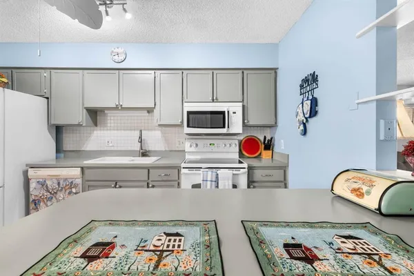 $1,695 | 706 West Brockton Place, Sun City Center, FL 33573