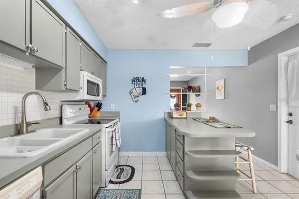 $1,695 | 706 West Brockton Place, Sun City Center, FL 33573