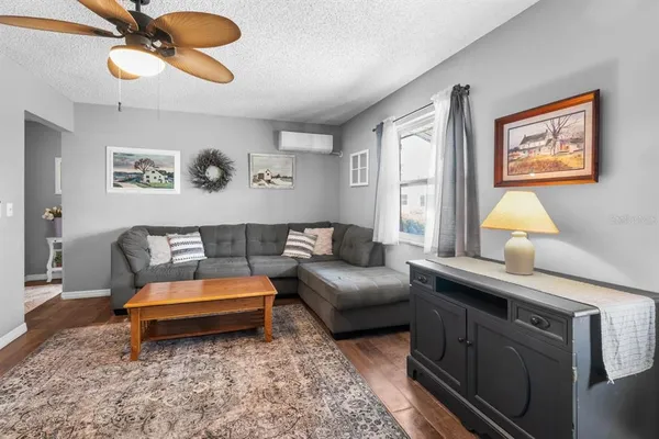 $1,695 | 706 West Brockton Place, Sun City Center, FL 33573