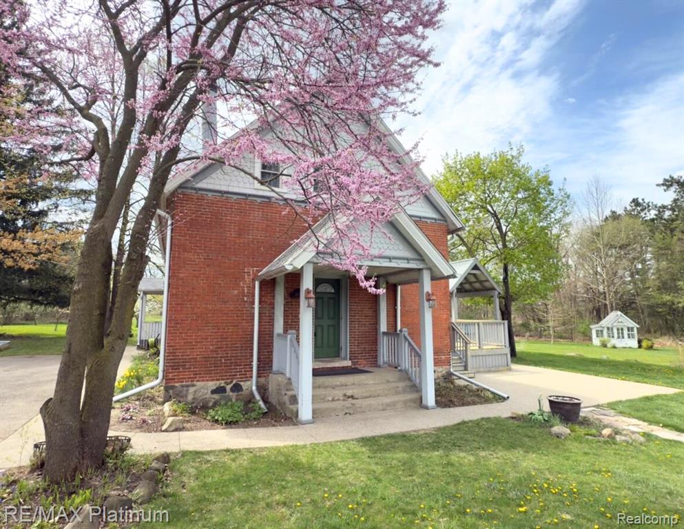 4015 Bennett Lake Road Fenton, MI 48430 - Photo 2 of 51