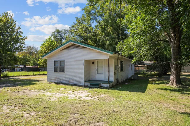a view of a house with yard and a tree