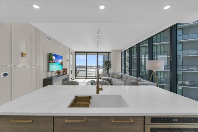 $1,820,000 | 650 Northeast 32nd Street, Unit 2901, Miami, FL 33137