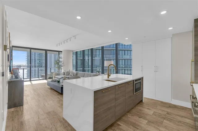 $1,820,000 | 650 Northeast 32nd Street, Unit 2901, Miami, FL 33137