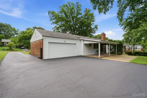 $679,000 | 2007 Firethorn Drive, St. Louis, MO 63131