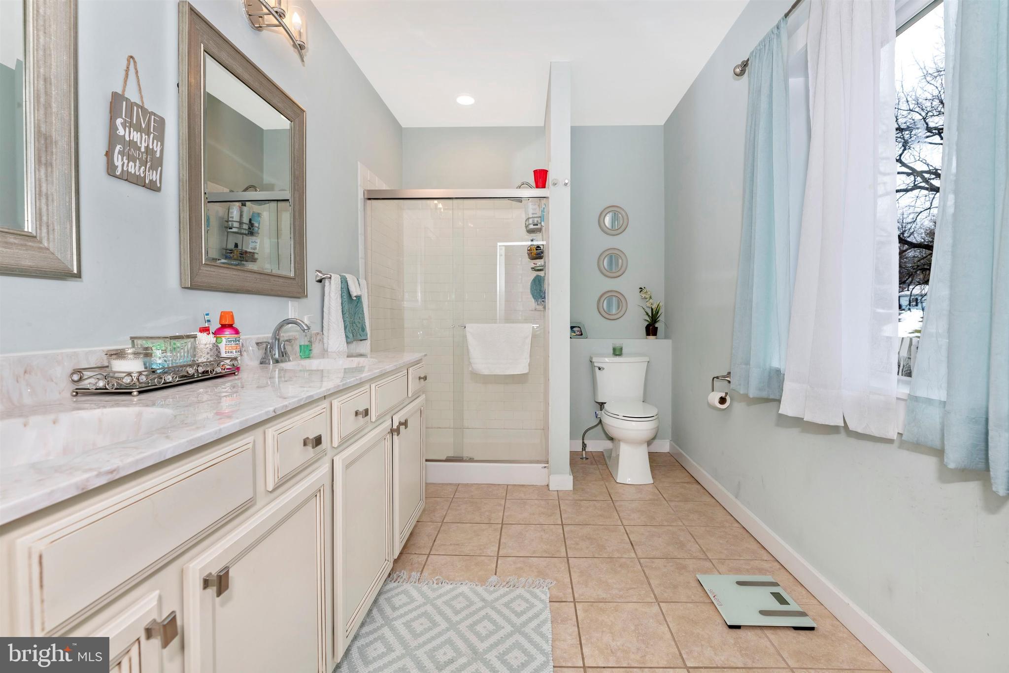 19614 Longmeadow Road Hagerstown, MD 21742 - Photo 24 of 52 Owners full bath with large shower